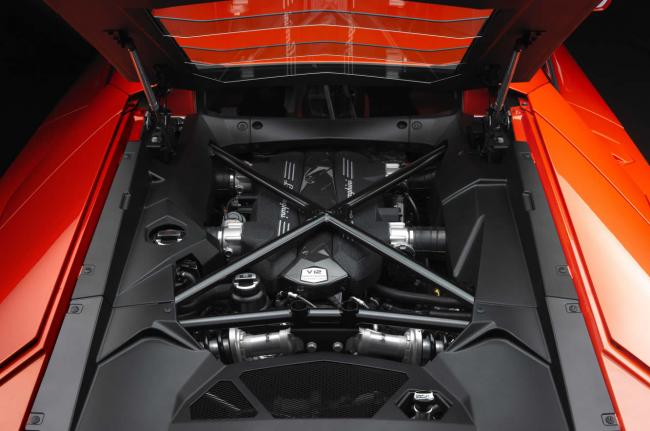 Exterieur_Lamborghini-Aventador_12