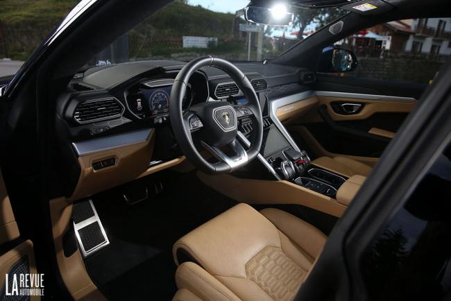 Interieur_Lamborghini-Urus-2018_37