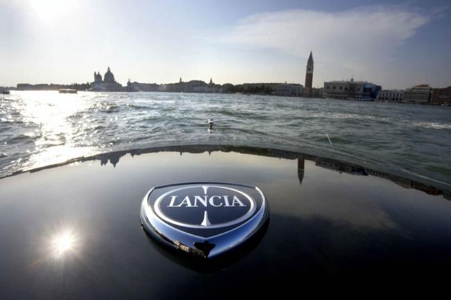 Exterieur_Lancia-Powerboat_3