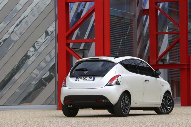 Exterieur_Lancia-Ypsilon-2011_1