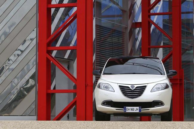 Exterieur_Lancia-Ypsilon-2011_4