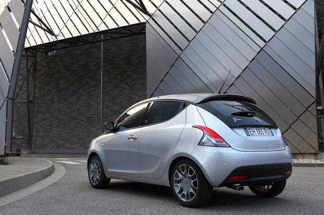 Exterieur_Lancia-Ypsilon-2011_3