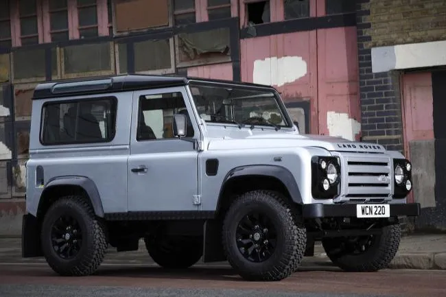 Ce Defender est Royal ! Pourtant, ce Land Rover est en vente à partir de 36 000€