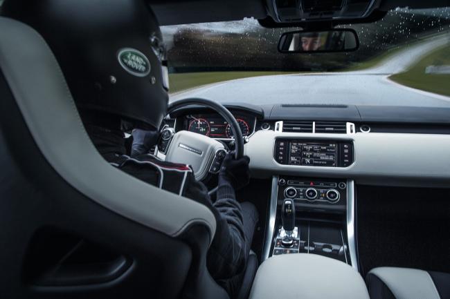 Interieur_Land-Rover-Range-Rover-Sport-SVR_18