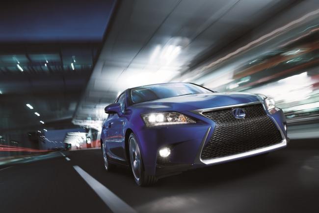 Exterieur_Lexus-CT-200h-2014_8