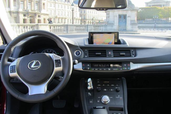 Interieur_Lexus-CT-200h-Sensation_32