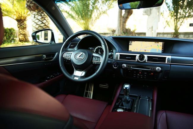 Interieur_Lexus-GS-450h_32