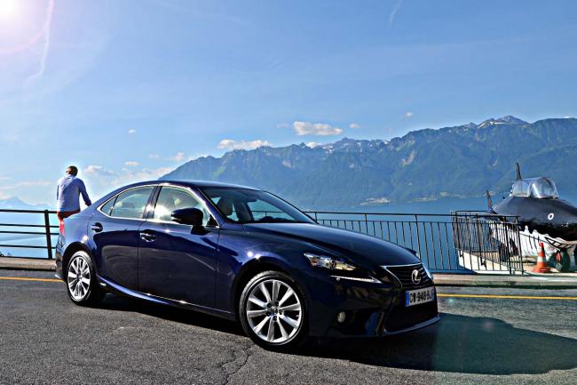 Exterieur_Lexus-IS-300h-Hybride_4
