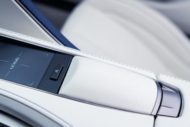 Interieur_lexus-lc-500-cabriolet-regatta-edition_9