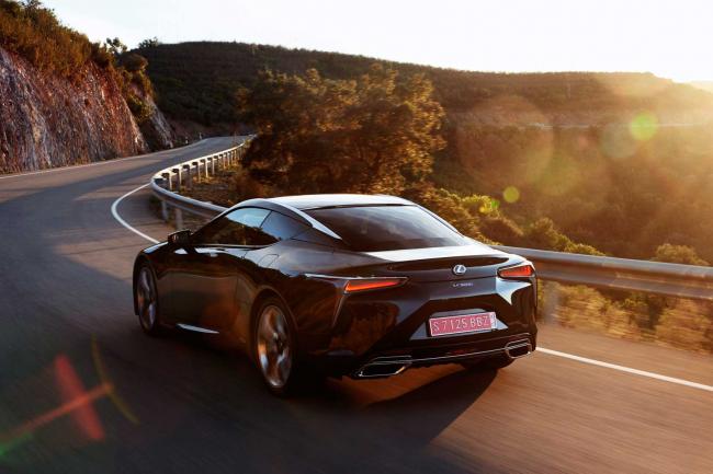 Exterieur_Lexus-LC500h-2017_14