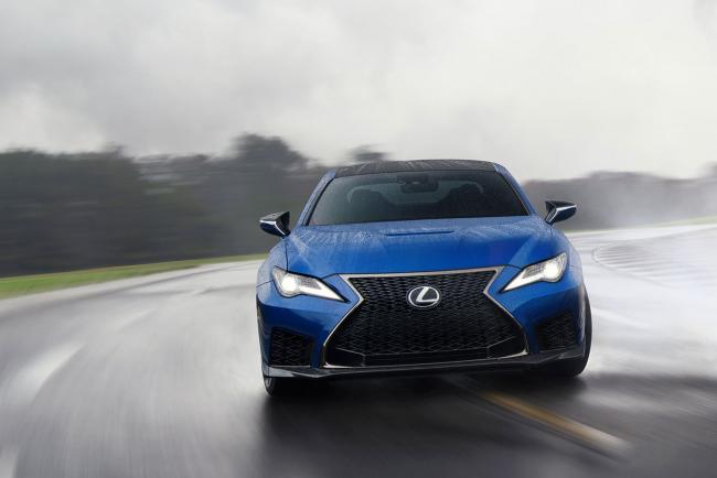 Lexus RC F  : tout nouveau, mais toujours le gros V8 sous le capot