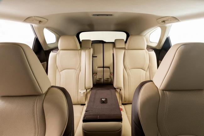 Interieur_Lexus-RX-L_16