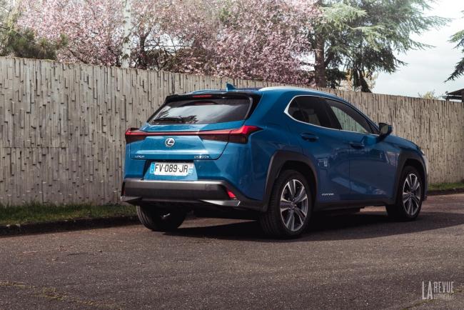 Exterieur_lexus-ux-300e-essai-du-premier-pas-de-lexus-vers-le-100-electrique_1