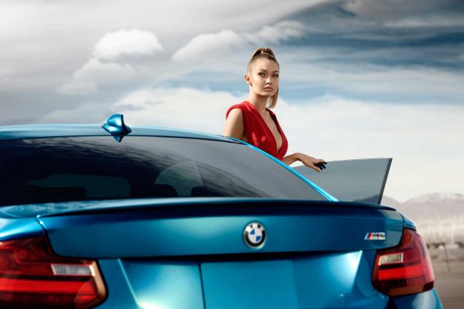 Exterieur_LifeStyle-BMW-M2-Gigi-Hadid_4