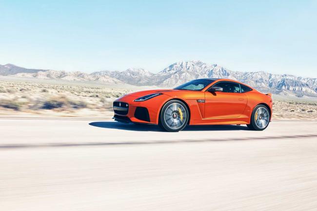 Exterieur_LifeStyle-Jaguar-F-Type-SVR-Michelle-Rodriguez_10