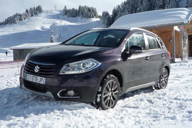 Exterieur_LifeStyle-Suzuki-SX4-SCross-Neige_3