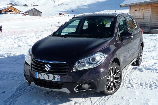 Exterieur_LifeStyle-Suzuki-SX4-SCross-Neige_9