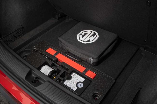 Interieur_mg4-luxury-la-compacte-100-electrique-a-l-essai_7