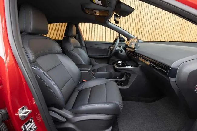 WARNING ! La MG4, a compacte électrique, explose son PRIX  à 21 990 €