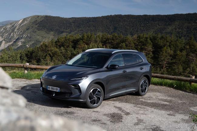 Exterieur_mgs5-ev-un-cran-au-dessus-du-zs-ev-mais-au-niveau-des-autres-essai_0