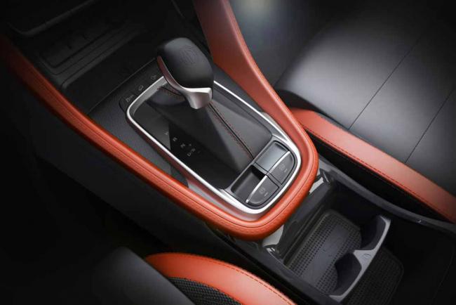 Interieur_mg-zst-le-lifting-de-la-mg-zs-s-accompagne-d-une-version-sportive_2