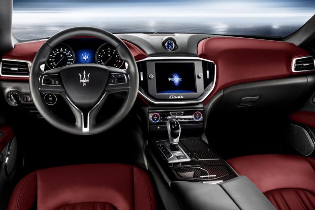 Interieur_Maserati-Ghibli_48