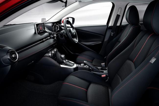 Interieur_Mazda-2-2015_19