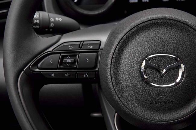 Interieur_mazda2-hybrid_2