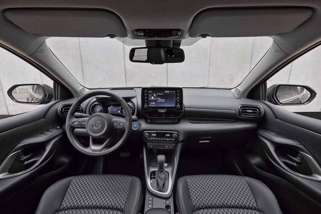 Interieur_mazda2-hybrid_4