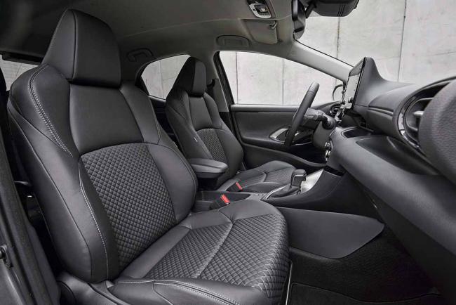 Interieur_mazda2-hybrid_5