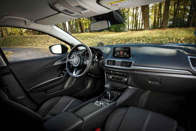 Interieur_Mazda-3-Impulsion_11