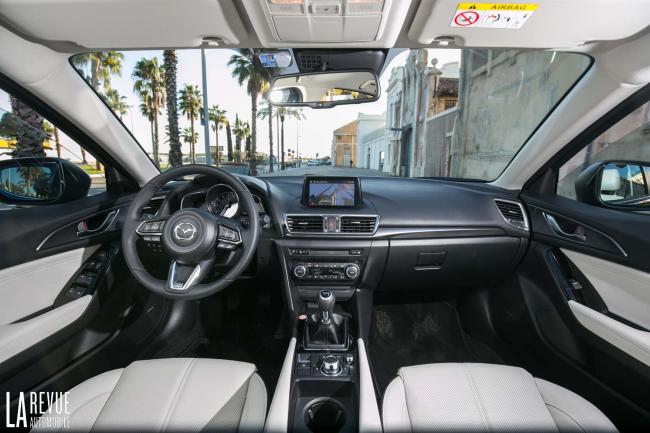 Interieur_Mazda-3-SKYACTIV-G-165_23