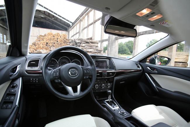 Interieur_Mazda-6-Wagon-SKYACTIV-D_23