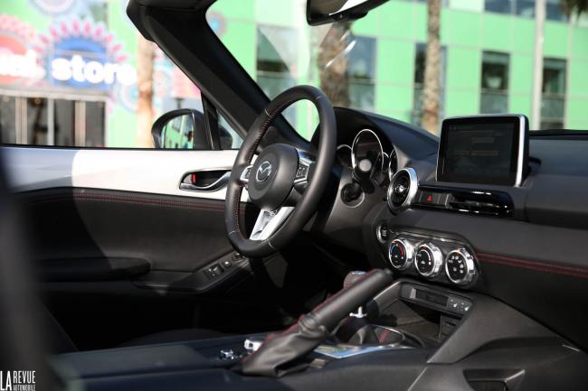 Interieur_Mazda-MX-5-2.0_43