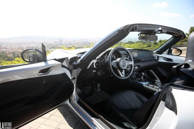 Interieur_Mazda-MX-5-2.0_46