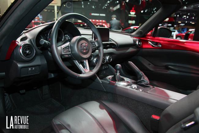 Interieur_Mazda-MX-5-2015_14