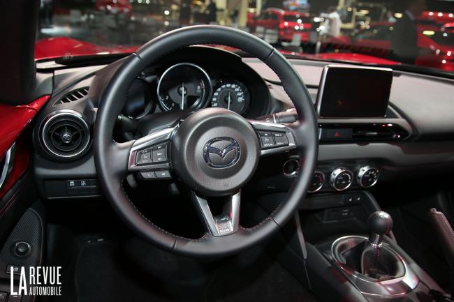 Interieur_Mazda-MX-5-2015_10