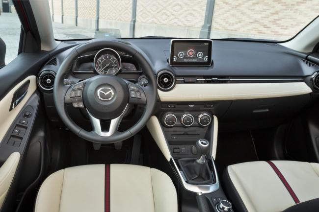 Interieur_Mazda-Mazda2-2015_15