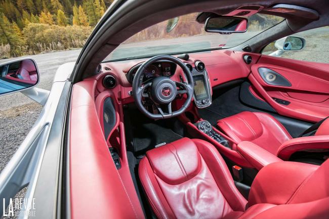 Interieur_McLaren-570GT-2016_50