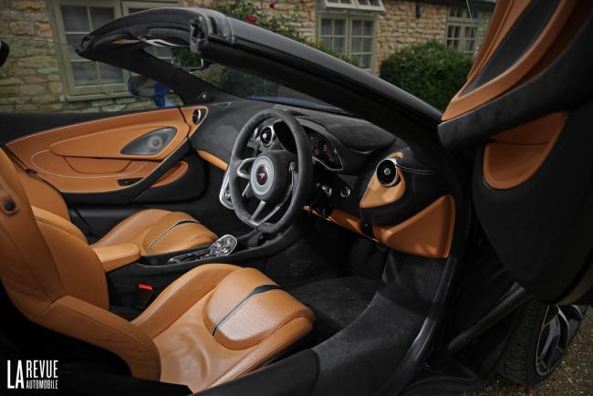 Interieur_McLaren-570S-Spider-2017_23