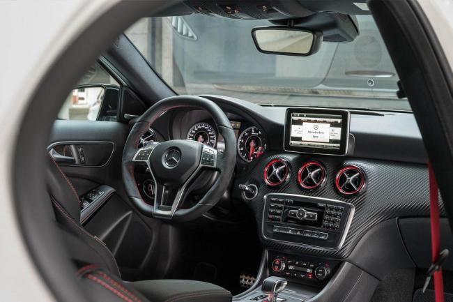 Interieur_Mercedes-A-45-AMG_17