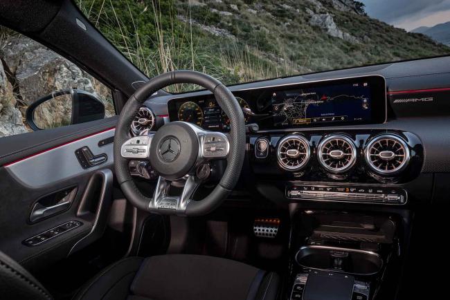 Interieur_Mercedes-AMG-A-35-4MATIC_13