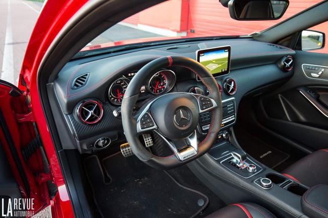 Interieur_Mercedes-AMG-A-45_26