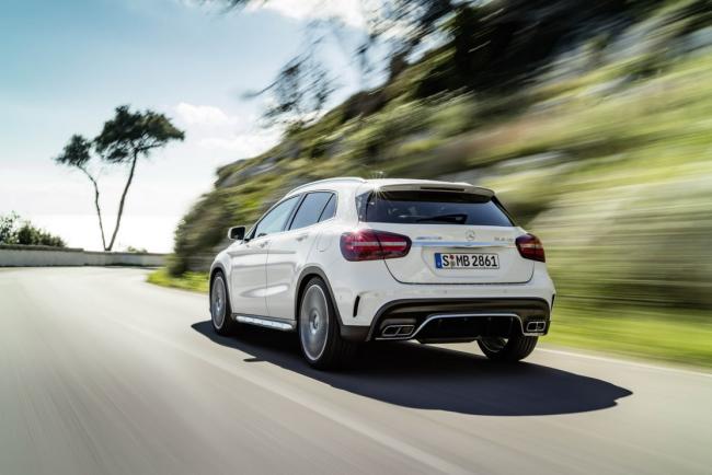 Exterieur_Mercedes-AMG-GLA45-2017_16