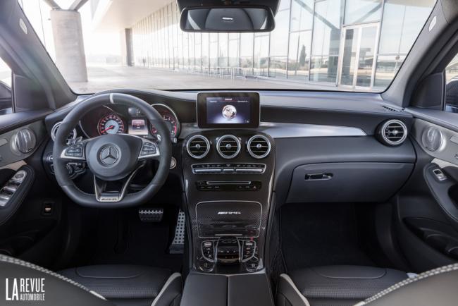 Interieur_Mercedes-AMG-GLC-63_23