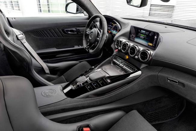 Interieur_Mercedes-AMG-GT-R-Pro_23