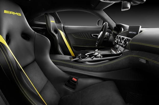 Interieur_Mercedes-AMG-GT-R_28