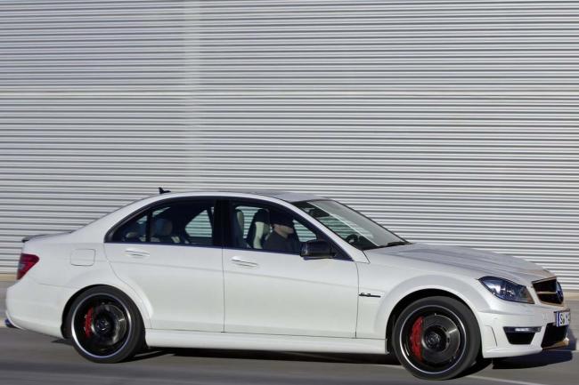 Exterieur_Mercedes-C63-AMG-2011_2