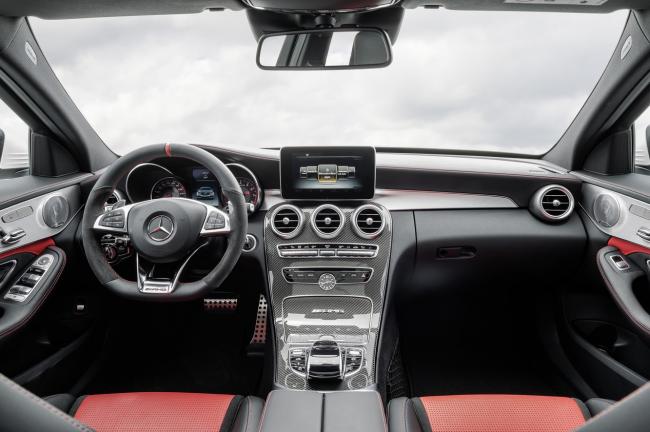 Interieur_Mercedes-C63-AMG-2015_14