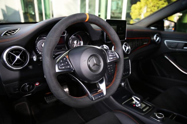 Interieur_Mercedes-CLA-45-AMG-Shooting-Brake_39